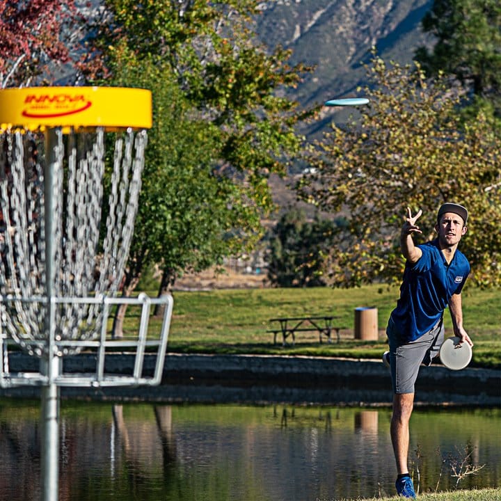 Ricky Wysocki putting to Innova Discatcher target