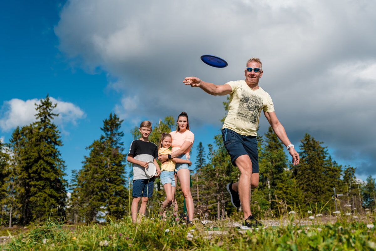 The backhand shot is usually the easiest disc golf throw to learn.